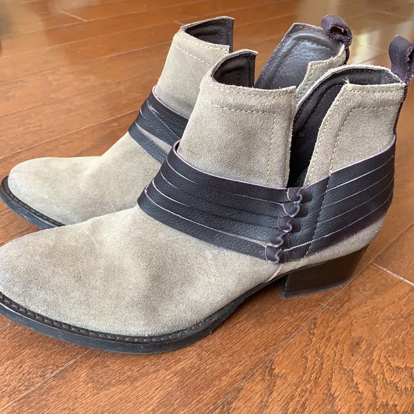 Diba Skyler Split Bootie Slip On Style Leather Suede Taupe & Dark Brown Size 6 - Picture 5 of 12